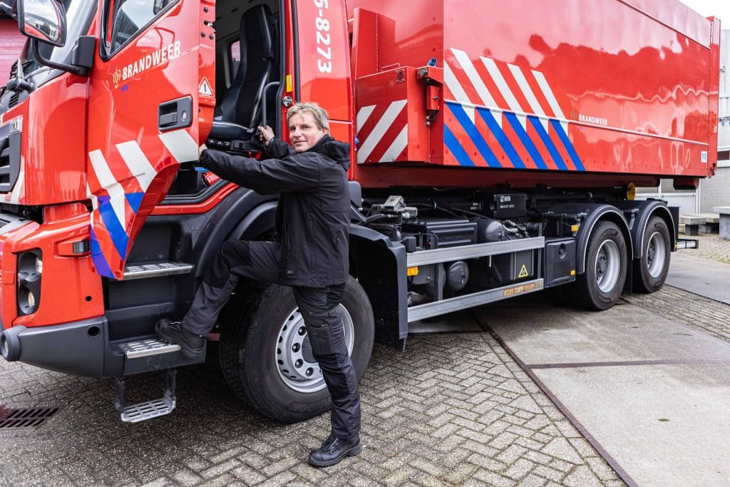 Collega Marco bij truck